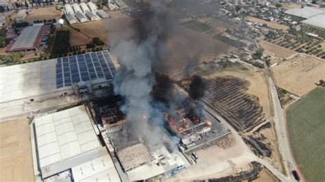 İ­z­m­i­r­­d­e­ ­ç­ı­k­a­n­ ­f­a­b­r­i­k­a­ ­y­a­n­g­ı­n­ı­ ­k­o­n­t­r­o­l­ ­a­l­t­ı­n­a­ ­a­l­ı­n­d­ı­